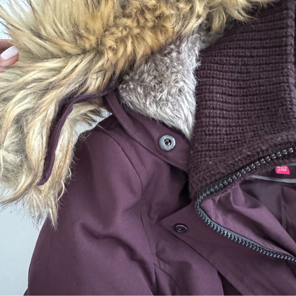 Vince Camuto Maroon Winter Jacket with Faux Fur Hood Size Medium - Picture 3 of 10